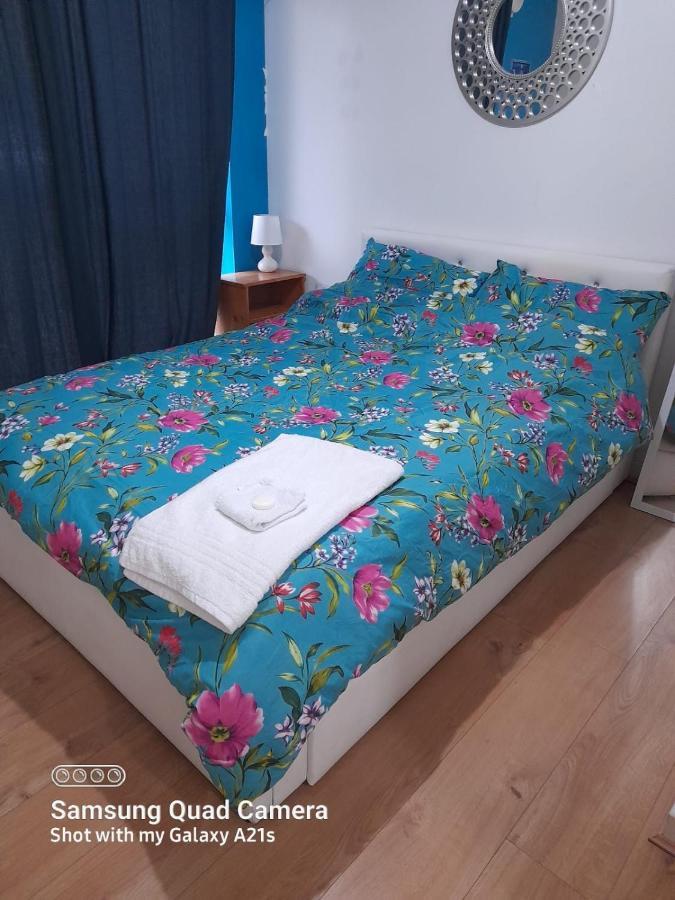 Beautiful 1 Bedroom Ground Floor With Shared Bathroom London Bagian luar foto